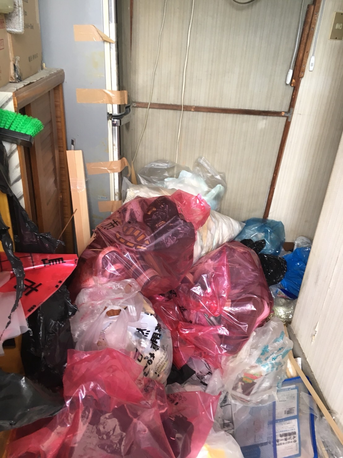 熟練スタッフが多数在籍

ゴミ屋敷に特化した清掃会社